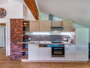 Cabinetry, Eigentum, Möbel, Gebäude, Countertop, Küche, Holz, Haus, Regale, Interior Design