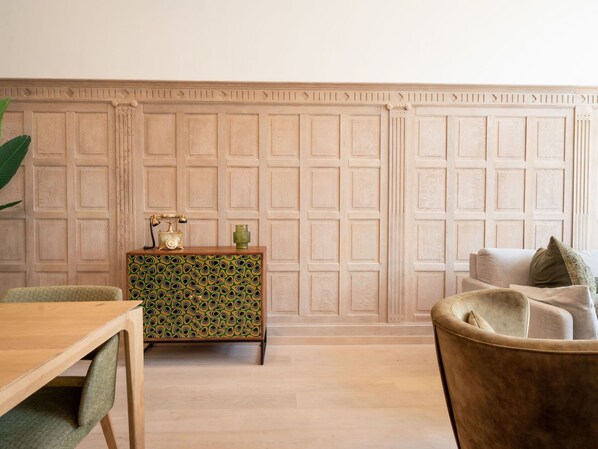 Eigentum, Möbel, Cabinetry, Pflanze, Holz, Schublade, Tabelle, Kommode, Flooring, Fussboden