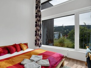 Property, Building, Comfort, Window, Interior Design, Wood, Living Room, Shade, Plant, Floor