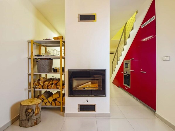 Building, Wood, Shelf, Shelving, Gas, Flooring, Bookcase, House, Hardwood, Ceiling