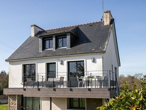 Plante, L'Eau, Bâtiment, Ciel, Propriété, Piscine, Bleu Azur, Arbre, Plan D'Eau, Loisir