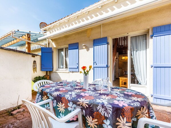 Plante, L'Eau, Bâtiment, Ciel, Propriété, Piscine, Bleu Azur, Arbre, Plan D'Eau, Loisir