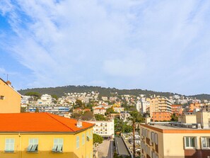 Pflanze, Wasser, Gebäude, Himmel, Eigentum, Schwimmbad, Azurblau, Baum, Gewässer, Freizeit