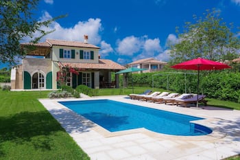 Wonderful private villa for 8 people with WIFI, private pool, A/C, TV, terrace and pets allowed
