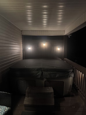 Great ambiance at night...hot tub seats 7