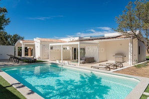 Building Exterior, Pool