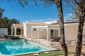Building Exterior, Pool