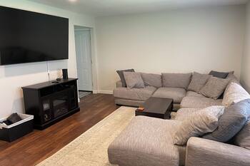 A Modern Private Ranch Only 2 Miles Away from The Saratoga Racetrack and SPAC