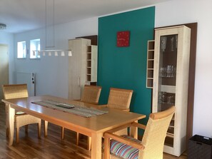 Ferienwohnung - 70 m²-Esstisch