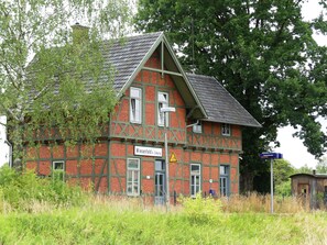 Ferienwohnung "Bahnhof 1892" (Wiesenfeld bei Coburg)-Bahnhof von der Bahnsteigseite