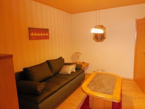 Ferienwohnung Grunden, (Borken)-Wohnzimmer mit Schlafcouch
