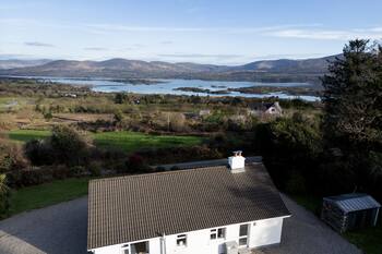 Seanacnoc Cottage overlooking Kenmare Bay