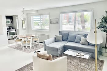 Crystal City Boutique Flats / Free Parking