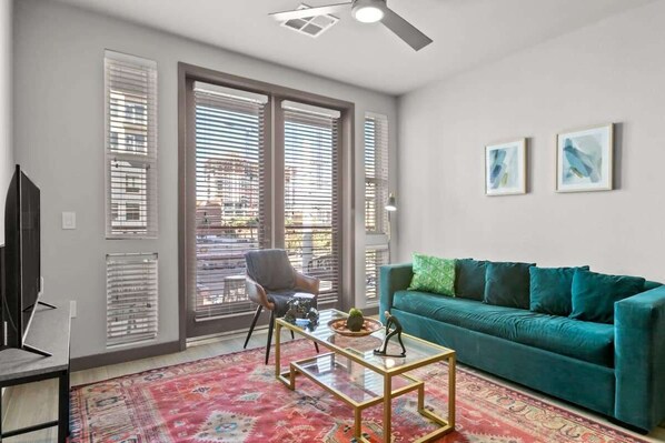 Cozysuites PHX RORO Gym, Pool, Pet friendly! #13