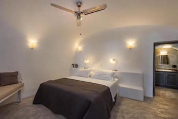 BH721 - C - Suite Santorini