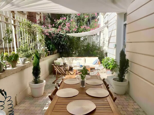 Outdoor dining