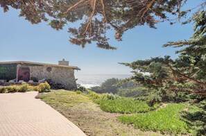 Welcome to "Rocky Point Retreat" ~ Oceanfront in Big Sur