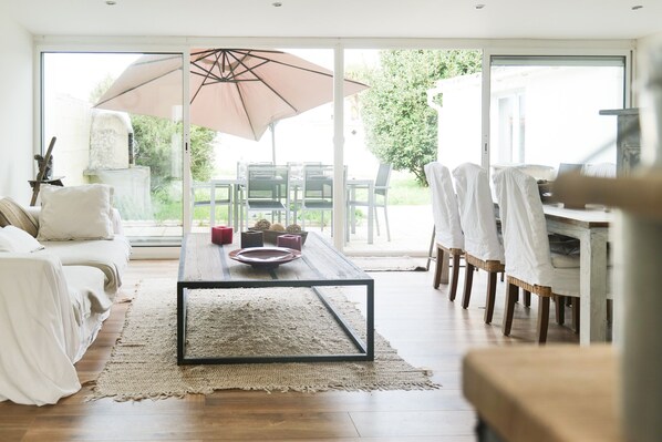 renovated-two-storey-house garden barbecue