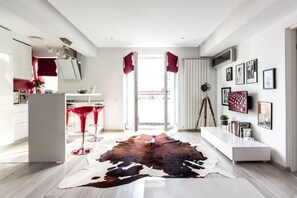 The over spacious living room leads to the large balcony overlooking the city centre.