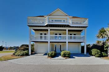 The Shell Collector | Spacious Retreat, Ocean Views + Community Pool!