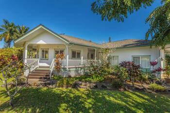 Hale Cassia: New Listing! Home w/ Lanai, Outdoor Dining, Near Shops, Restaurants