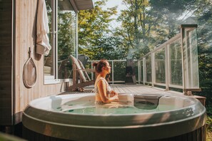 Outdoor spa tub