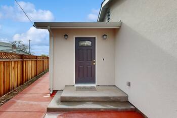 Brand-new dog-friendly near major tech companies with streaming, W/D, AC, EVC