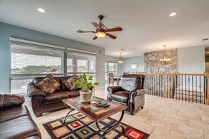 Living Room | Free WiFi | Central A/C & Heat