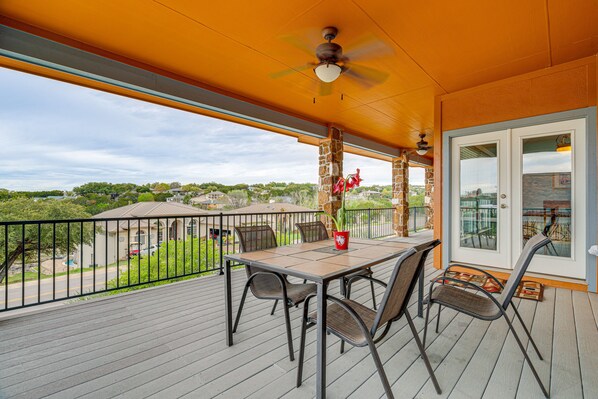 Lago Vista Vacation Rental | 3BR | 3.5BA | 2,900 Sq Ft | 1 Step Required