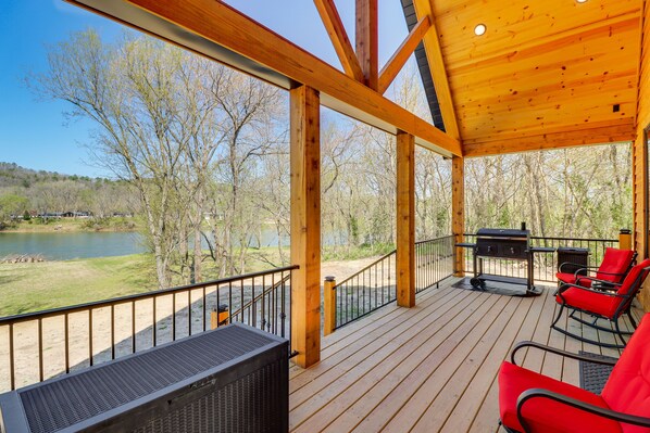Mountain View Vacation Rental | 2BR | 2.5BA | Stairs Required | 1,700 Sq Ft