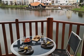 Appart.t2 Avec vue lac ,150m de la Mer. Dans Village de Vacances 5 Piscines