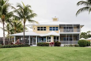 Back(Bay side) of the home