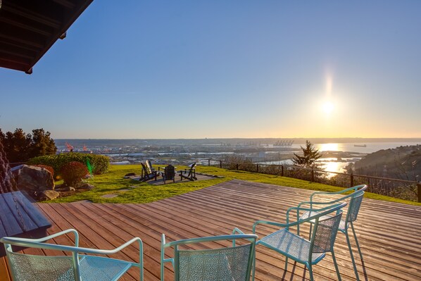 Tacoma Vacation Rental | 2BR | 1BA | 1,250 Sq Ft | Stairs Required