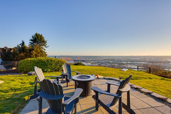 Tacoma Vacation Rental | 3BR | 1BA | 1,400 Sq Ft | Stairs Required