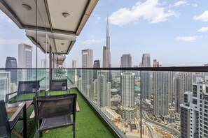 Soak in the stunning Burj Khalifa views, right from your room.