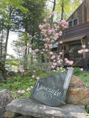 Lakeside is available in spring, summer, and fall.