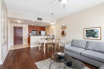 French Quarter Tranquility: Stylish 1BR Condo with Poolside Escape