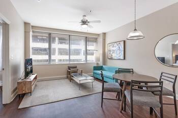 Urban Paradise: Modern 1BR Condo with BBQ Terrace