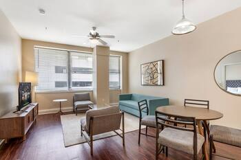 Rooftop Relaxation: Modern Elegance in 1BR Condo with BBQ Area