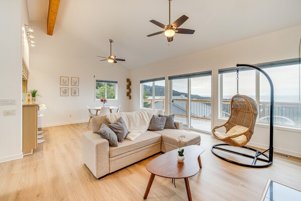 Rockaway Beach Vacation Rental | 3BR | 2BA | 1,768 Sq Ft | Steps Required