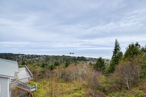 Ocean View | Walk to Beaches