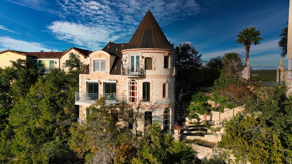 Your romantic suite is the middle of the castle w/ 2 large windows & balcony