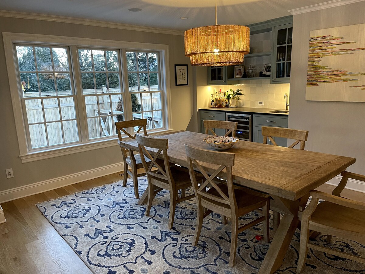 Beautiful Rowayton Home – Close to Beach and Town