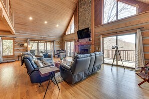 Living Room | Main Level | Mountain Views | Smart TV | Telescope | Fireplace