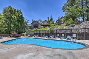 High Chalet Condos | Community Amenities | Outdoor Pool | Hot Tubs