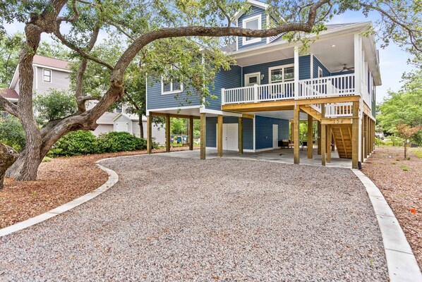 Front Exterior, Driveway