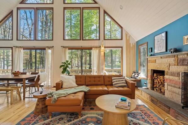 Living Room w/Wall of Windows 