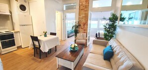 Apartment 7 - The Coachhouse (180)