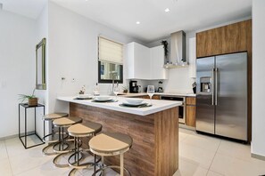 NEW One Bedroom Condo @ Wariruri w/ PrivateBalcony (17608)