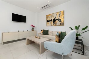 NEW One Bedroom Condo @ Wariruri w/ PrivateBalcony (17606)